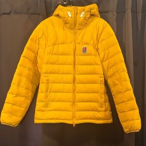 Fjallraven expedition pack down hoodie puffy jacket women’s medium yellow